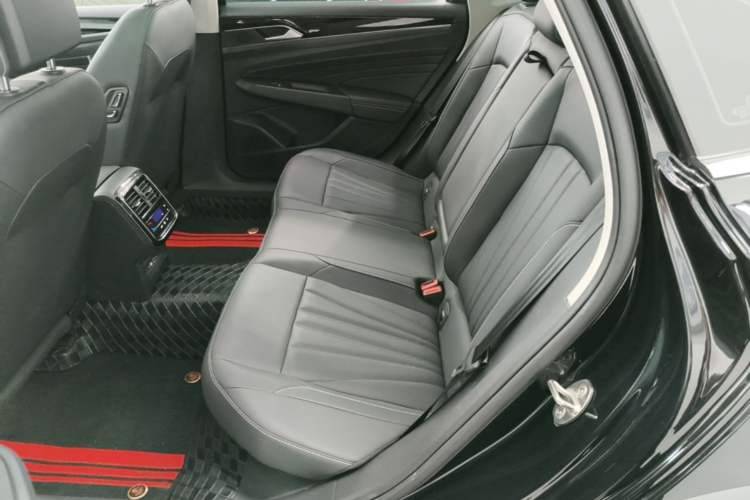 Used Volkswagen Passat 2025 Outstanding Model 330TSI Starry Elite Edition Left Rear Seat