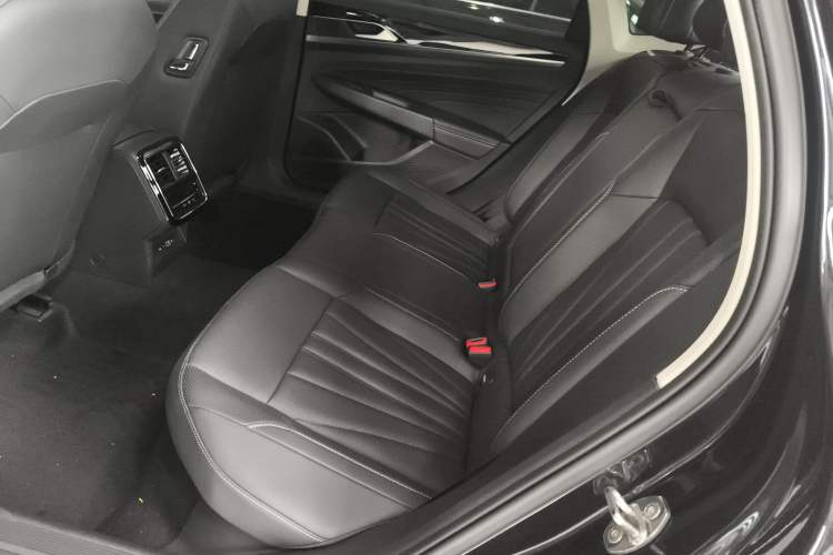 Used Volkswagen Passat 2025 Premium Version 380TSI Dragon Edition Left Rear Seat