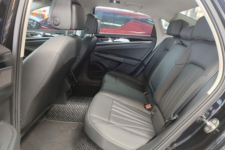 Used Volkswagen Passat 2025 Outstanding Model 330TSI Starry Elite Edition Left Rear Seat