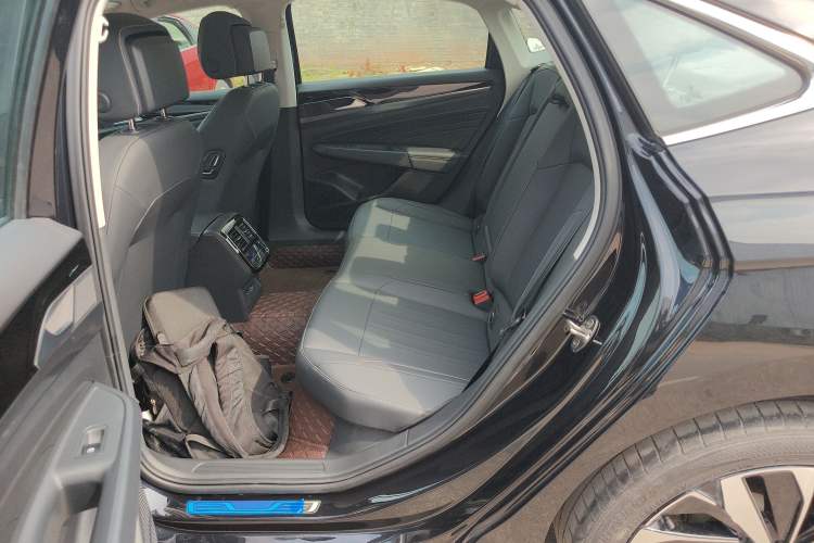 Used Volkswagen Passat 2025 Outstanding Model 330TSI Starry Elite Edition Left Rear Seat
