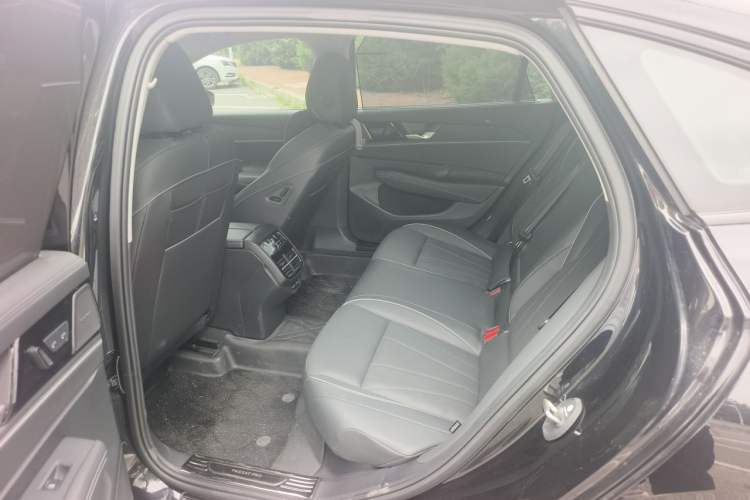 Used Volkswagen Passat 2025 Pro 380TSI Starry Dragon Luxury Edition Left Rear Seat