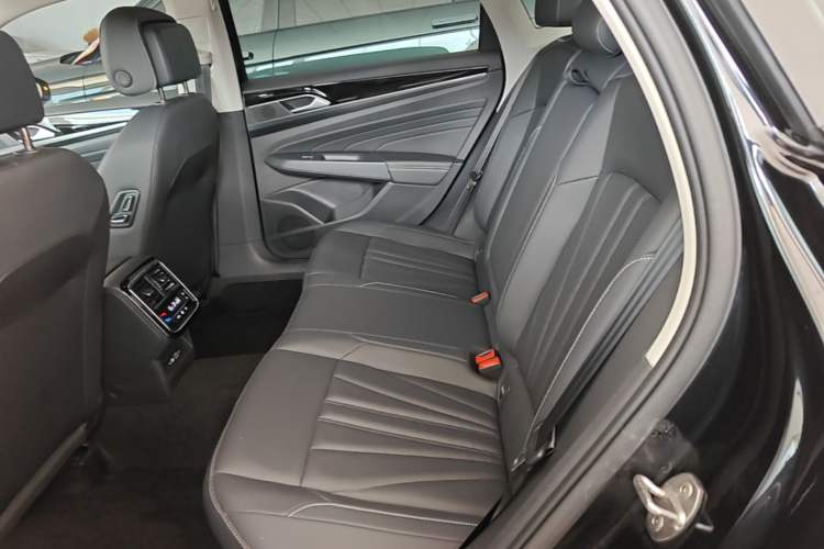 Used Volkswagen Passat 2025 Premium Version 380TSI Dragon Edition Left Rear Seat