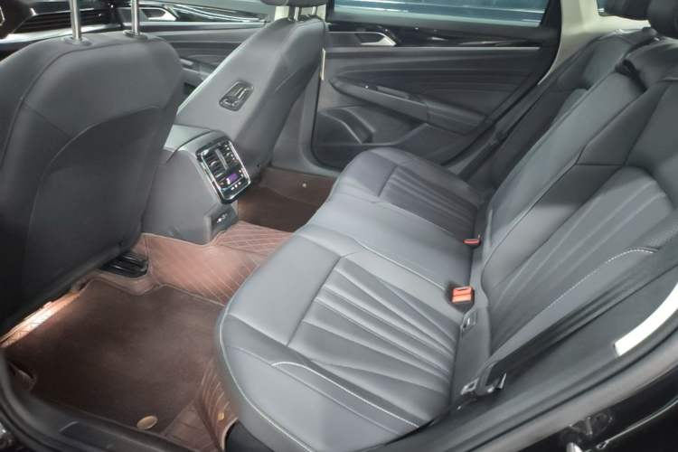 Used Volkswagen Passat 2025 Outstanding Model 330TSI Starry Elite Edition Left Rear Seat