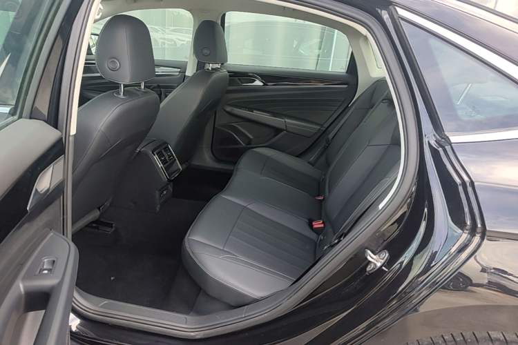 Used Volkswagen Passat 2025 Outstanding Model 280TSI Business Edition Left Rear Seat