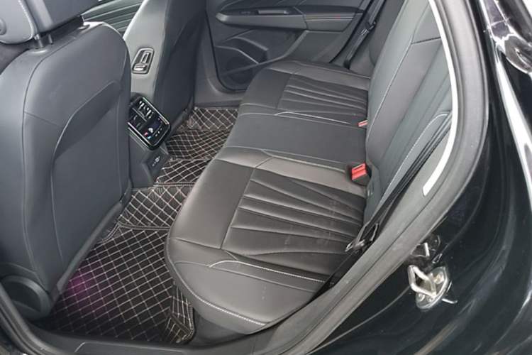 Used Volkswagen Passat 2025 Outstanding Model 380TSI Starry Dragon Edition Left Rear Seat