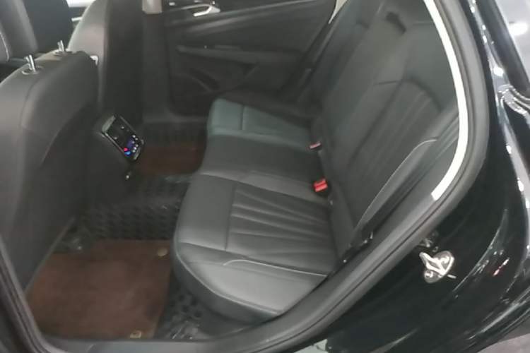 Used Volkswagen Passat 2025 Outstanding Model 380TSI Starry Dragon Edition Left Rear Seat