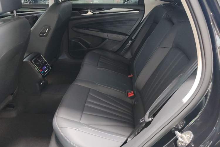 Used Volkswagen Passat 2025 Outstanding Model 330TSI Starry Elite Edition Left Rear Seat