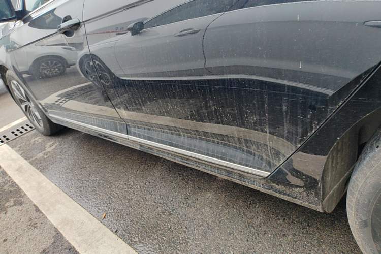 Used Volkswagen Passat 2025 Outstanding Model 280TSI Business Edition Left Side Sill