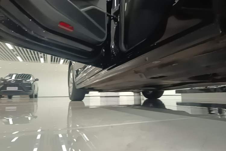 Used Volkswagen Passat 2025 Outstanding Model 280TSI Business Edition Left Side Sill