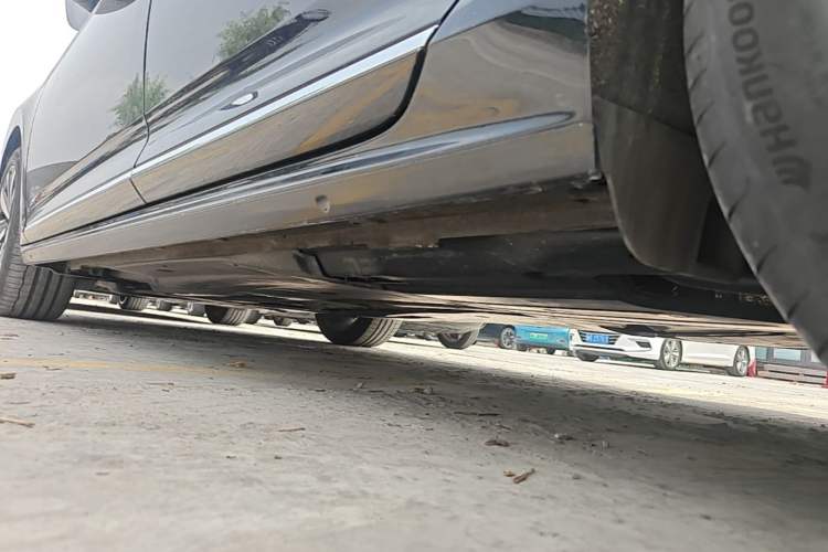 Used Volkswagen Passat 2025 Premium Version 380TSI Dragon Edition Left Side Sill