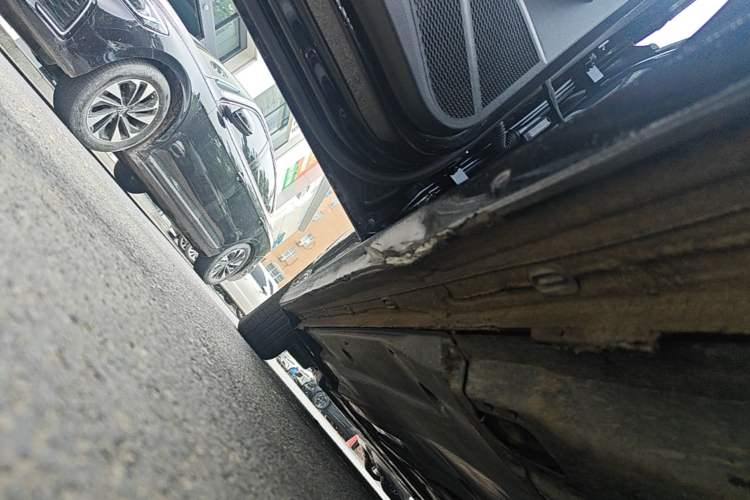 Used Volkswagen Passat 2025 Outstanding Model 280TSI Business Edition Left Side Sill