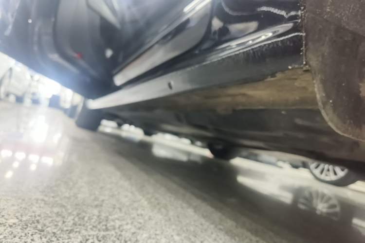 Used Volkswagen Passat 2025 Outstanding Model 280TSI Business Edition Left Side Sill