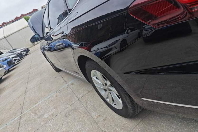 Used Volkswagen Passat 2025 Outstanding Model 280TSI Business Edition Left Side Sill