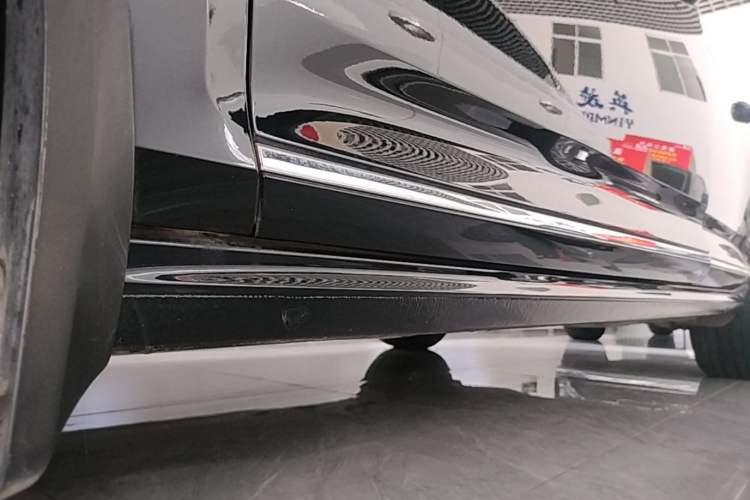 Used Volkswagen Passat 2025 Premium Version 380TSI Dragon Edition Left Side Sill