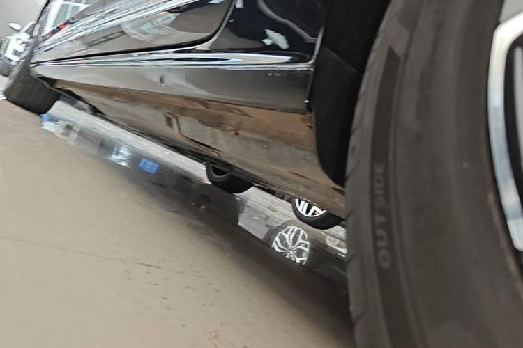 Used Volkswagen Passat 2025 Premium Version 380TSI Dragon Edition Left Side Sill