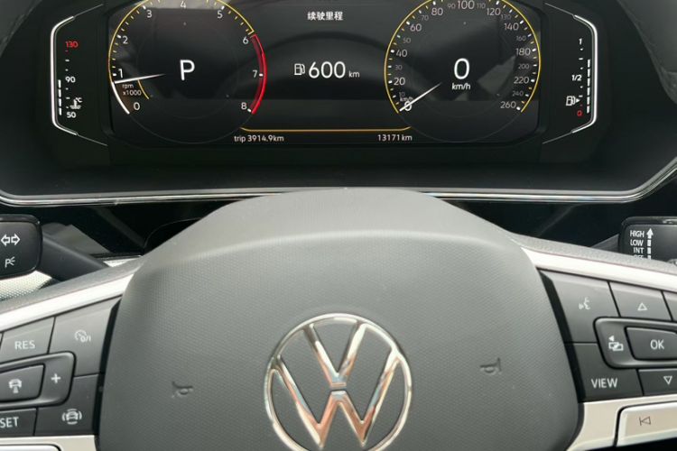 Used Volkswagen Passat 2025 Premium Version 380TSI Dragon Edition Odometer Close Up