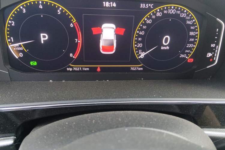 Used Volkswagen Passat 2025 Premium Version 380TSI Dragon Edition Odometer Close Up