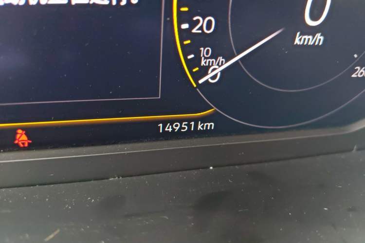 Used Volkswagen Passat 2025 Premium Version 380TSI Dragon Edition Odometer Close Up