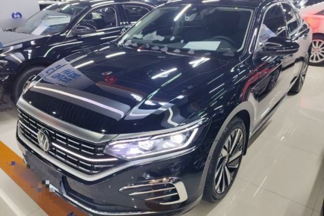 Ojetý Volkswagen Passat 2025 Outstanding Model 380TSI Dragon Glory Edition
