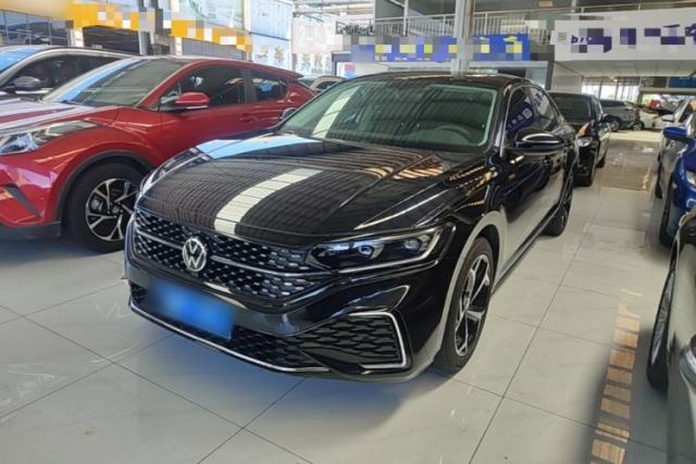 Volkswagen Passat 2025 Outstanding Model 330TSI Starry Elite Edition usado