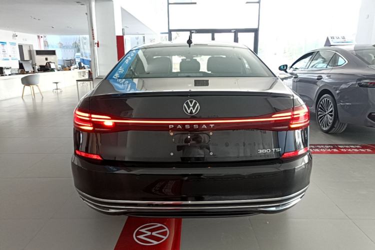 Used Volkswagen Passat 2025 Outstanding Model 380TSI Dragon Glory Edition Rear