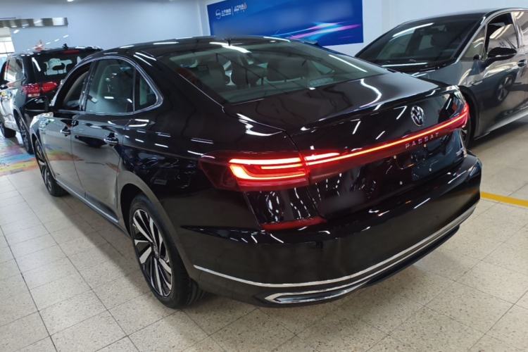 Used Volkswagen Passat 2025 Outstanding Model 380TSI Dragon Glory Edition Rear Left 45 Deg