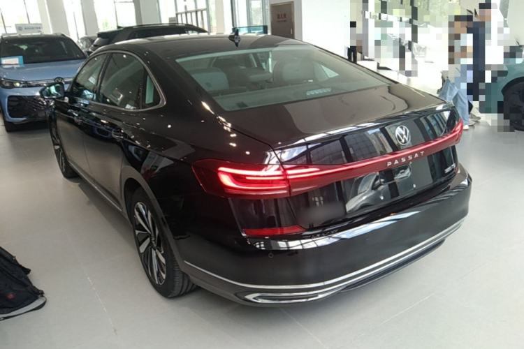 Used Volkswagen Passat 2025 Outstanding Model 380TSI Dragon Glory Edition Rear Left 45 Deg