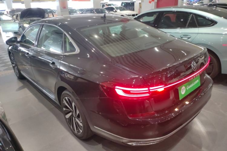 Used Volkswagen Passat 2025 Outstanding Model 380TSI Dragon Glory Edition Rear Left 45 Deg