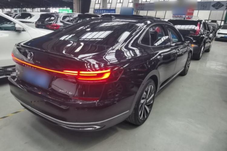 Used Volkswagen Passat 2025 Outstanding Model 380TSI Dragon Glory Edition Rear Right 45 Deg