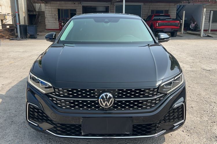 Used Volkswagen Passat 2025 Outstanding Model 380TSI Starry Dragon Glorious Edition Rear Right 45 Deg
