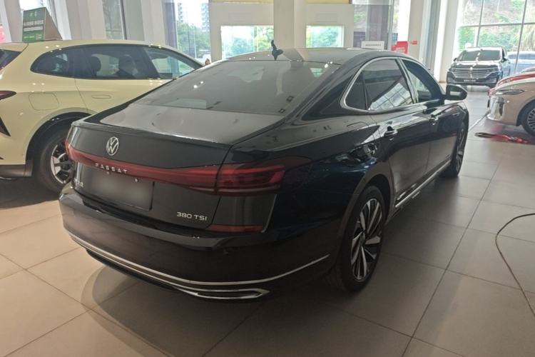 Used Volkswagen Passat 2025 Outstanding Model 380TSI Dragon Glory Edition Rear Right 45 Deg