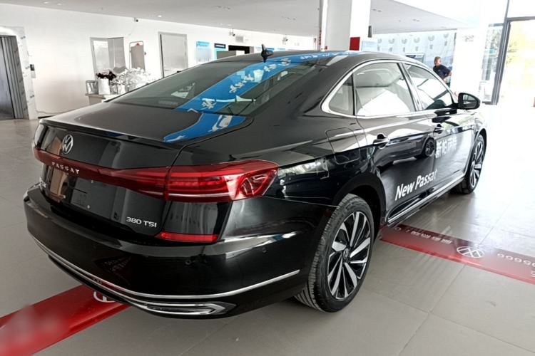 Used Volkswagen Passat 2025 Outstanding Model 380TSI Dragon Glory Edition Rear Right 45 Deg