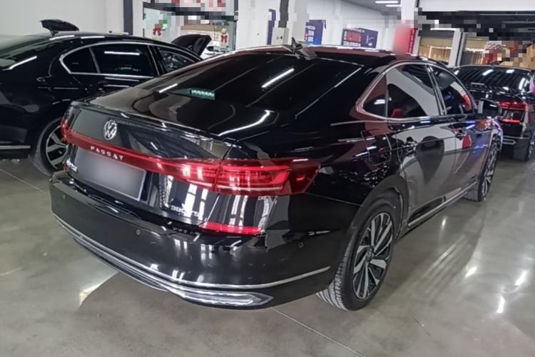 Used Volkswagen Passat 2025 Outstanding Model 380TSI Dragon Glory Edition Rear Right 45 Deg