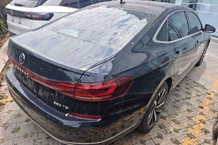 Used Volkswagen Passat 2025 Outstanding Model 380TSI Dragon Glory Edition Rear Right 45 Deg