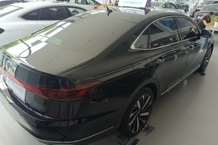 Used Volkswagen Passat 2025 Outstanding Model 380TSI Dragon Glory Edition Rear Right 45 Deg