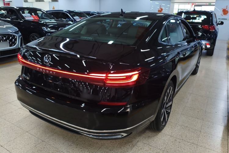Used Volkswagen Passat 2025 Outstanding Model 380TSI Dragon Glory Edition Rear Right 45 Deg