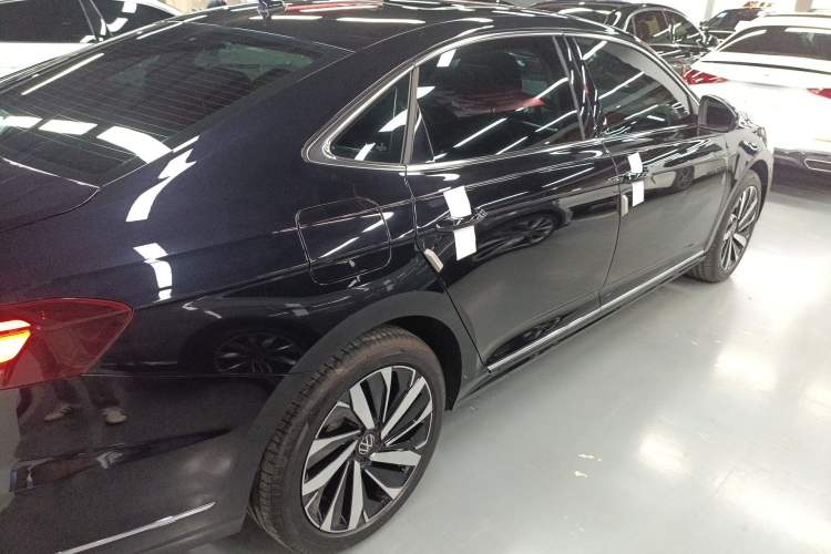 Used Volkswagen Passat 2025 Premium Version 380TSI Dragon Edition Rear Right 45 Deg
