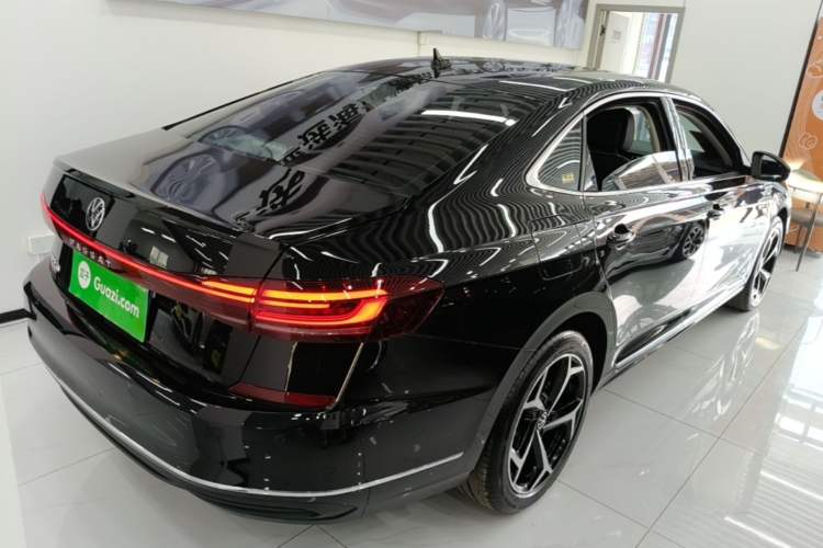 Used Volkswagen Passat 2025 Outstanding Model 330TSI Starry Elite Edition Rear Right 45 Deg