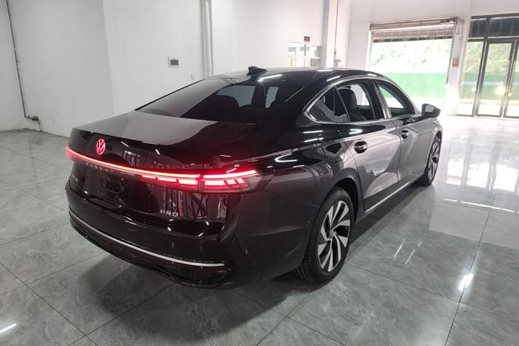 Used Volkswagen Passat 2025 Pro 300TSI Dragon Glory Edition Rear Right 45 Deg
