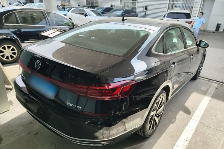 Used Volkswagen Passat 2025 Outstanding Model 380TSI Dragon Glory Edition Rear Right 45 Deg