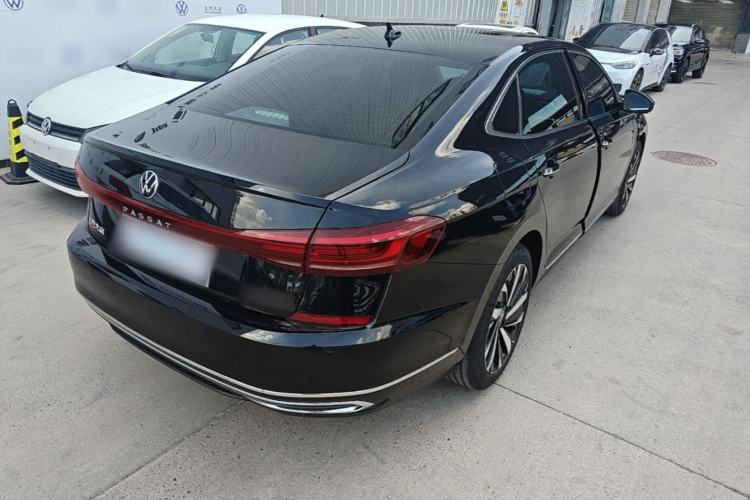 Used Volkswagen Passat 2025 Outstanding Model 380TSI Dragon Glory Edition Rear Right 45 Deg
