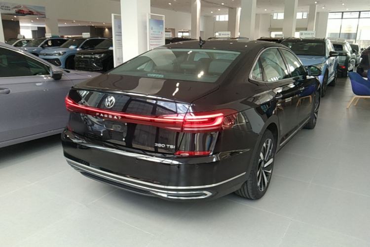 Used Volkswagen Passat 2025 Outstanding Model 380TSI Dragon Glory Edition Rear Right 45 Deg