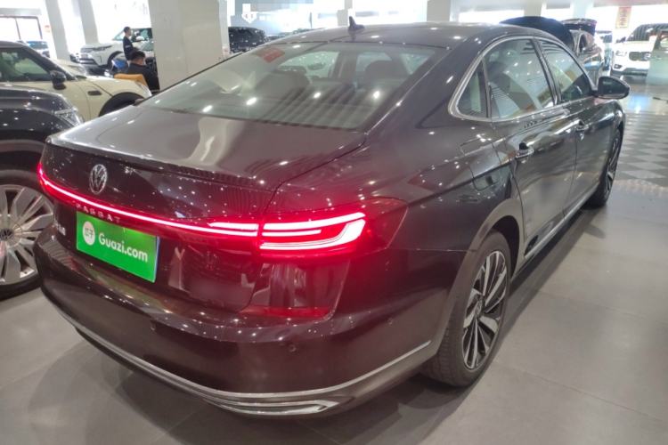 Used Volkswagen Passat 2025 Outstanding Model 380TSI Dragon Glory Edition Rear Right 45 Deg