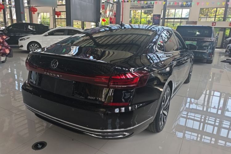 Used Volkswagen Passat 2025 Outstanding Model 380TSI Dragon Glory Edition Rear Right 45 Deg