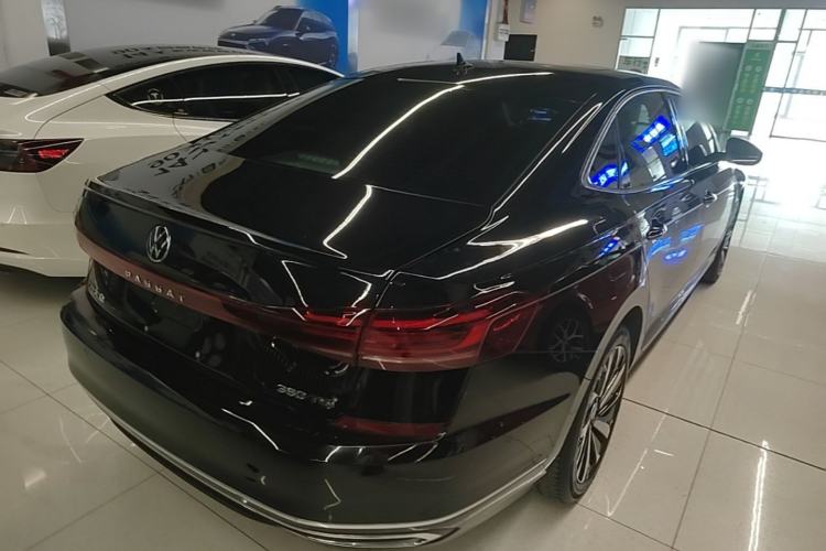 Used Volkswagen Passat 2025 Outstanding Model 380TSI Dragon Glory Edition Rear Right 45 Deg