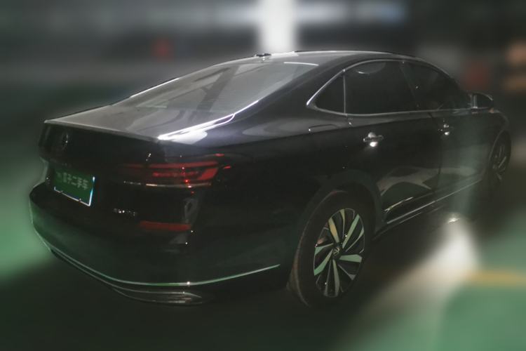 Used Volkswagen Passat 2025 Outstanding Model 380TSI Dragon Glory Edition Rear Right 45 Deg