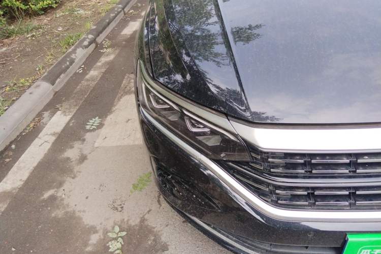 Used Volkswagen Passat 2025 Outstanding Model 380TSI Dragon Glory Edition Right Front Headlight
