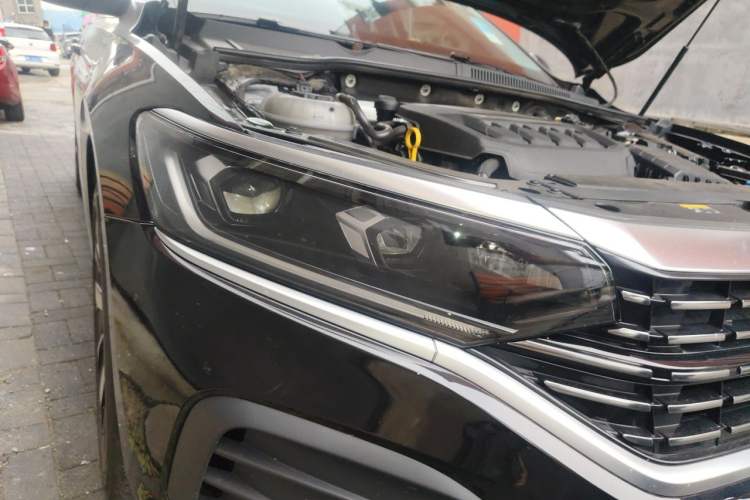 Used Volkswagen Passat 2025 Outstanding Model 330TSI Elite Edition Right Front Headlight