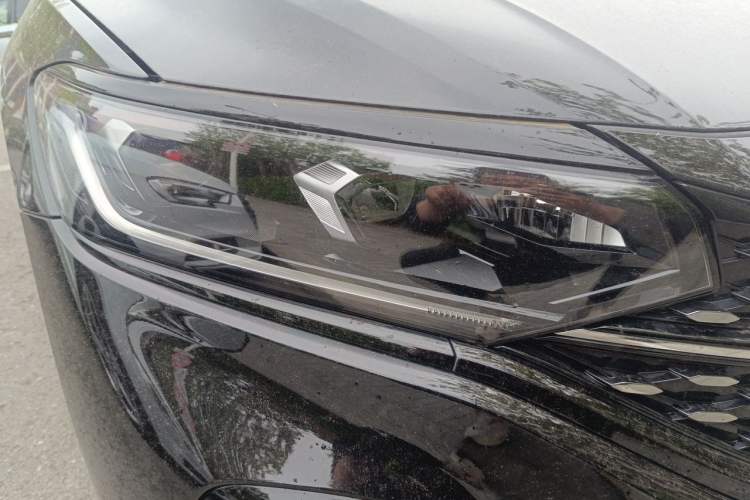 Used Volkswagen Passat 2025 Outstanding Model 330TSI Starry Elite Edition Right Front Headlight