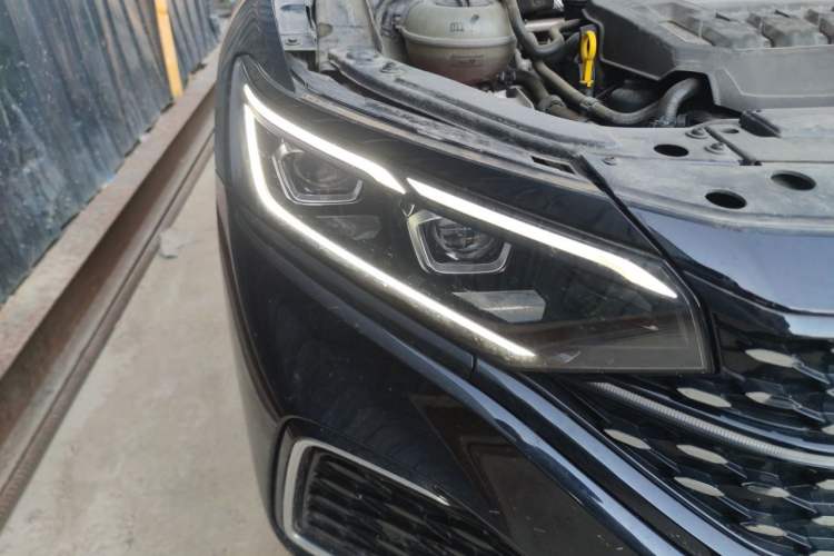 Used Volkswagen Passat 2025 Outstanding Model 380TSI Starry Dragon Glorious Edition Right Front Headlight